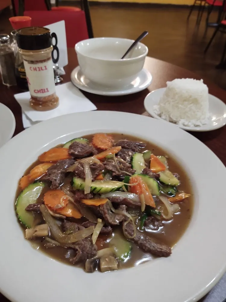 Beef with Mixed Vegetables and a Ginger Sauce
